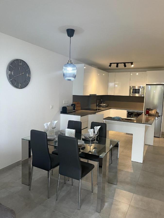 2-Bedroom-Apartment With A Terrace, Pool, Gym Málaga Exterior foto