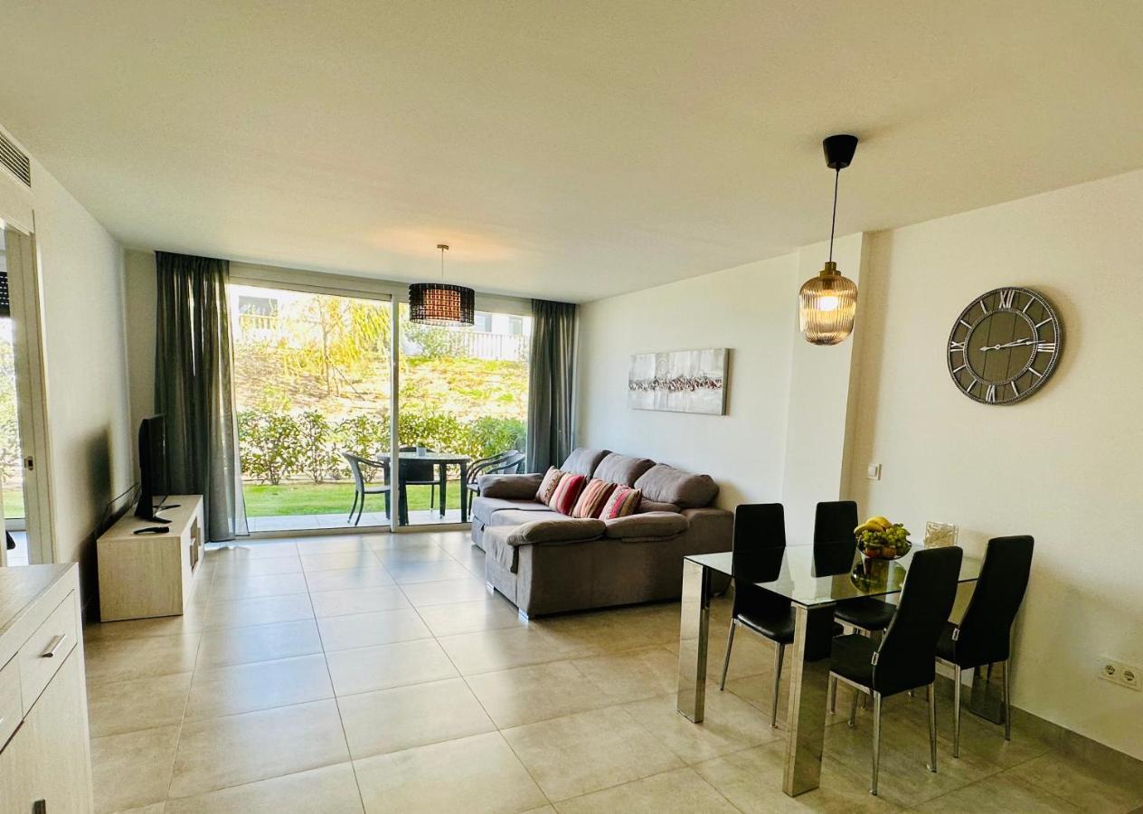 2-Bedroom-Apartment With A Terrace, Pool, Gym Málaga Exterior foto